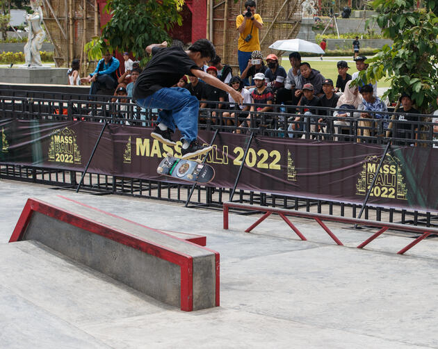 Beek Supavich - Kickflip
